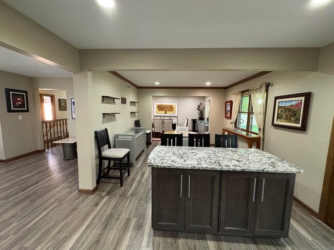 Building Photo - 5855 Thatcher Dr