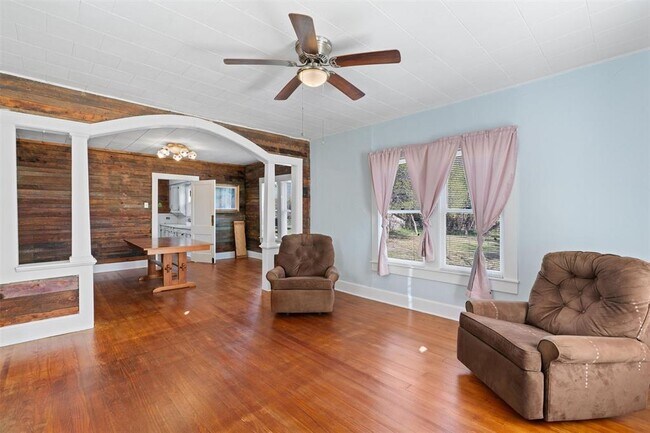 Building Photo - 408 S Gabriel St