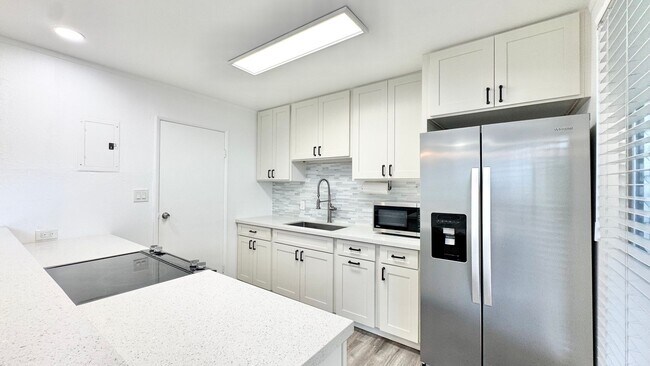 Building Photo - 98-801 B Noelani St Apt 83