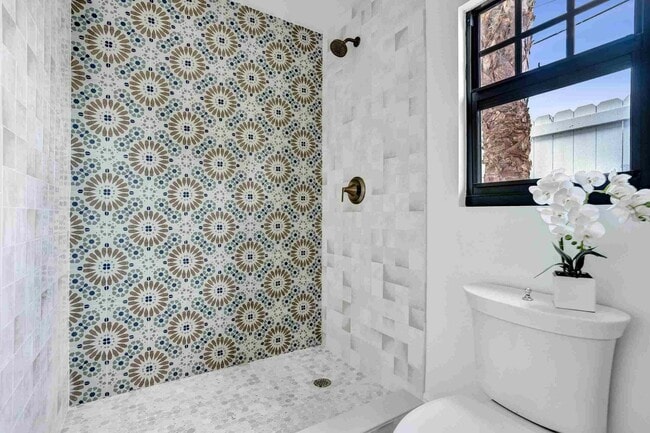 Building Photo - 435 35th St