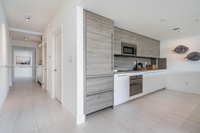 Building Photo - 400 Sunny Isles Blvd