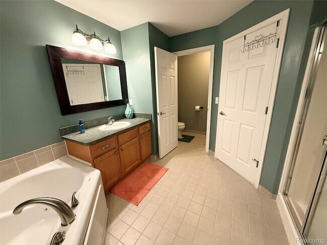 Building Photo - 207 Amys Walk