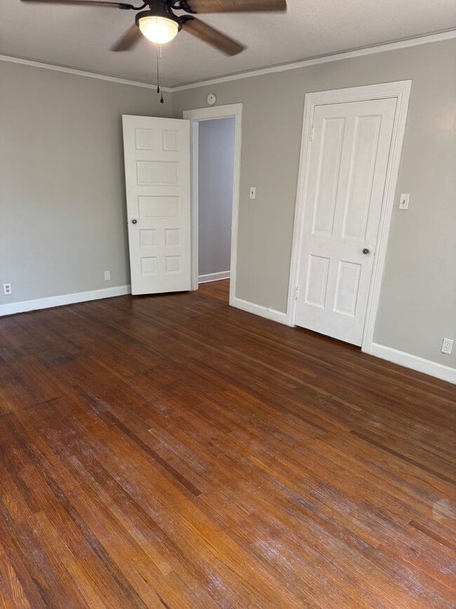 Building Photo - 1725 Cherokee Pl