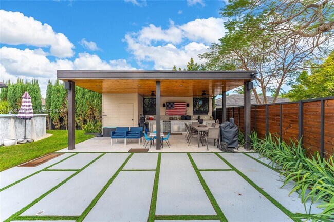 Building Photo - 17805 SW 114th Ct