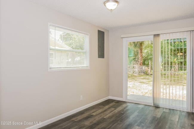 Building Photo - 3216 1st Pl