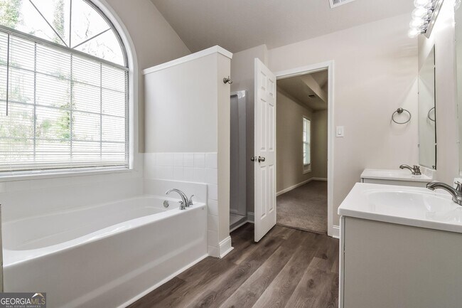 Building Photo - 742 Riverlanding Dr