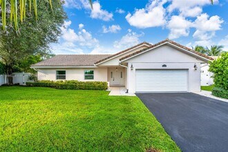 Building Photo - 21043 Escondido Way N