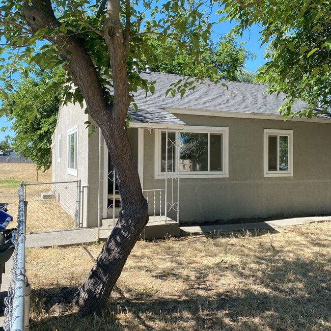 Building Photo - 1036 Neal Rd