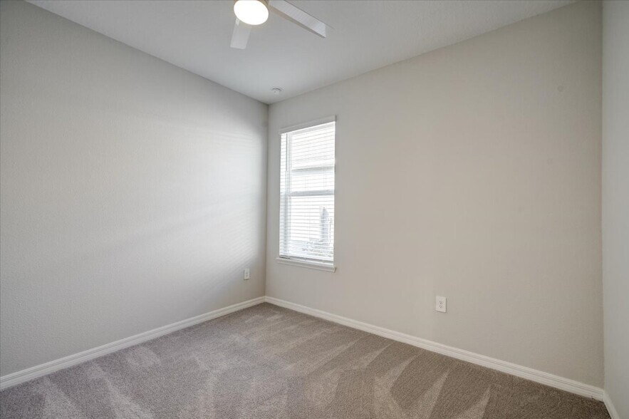 Building Photo - 2118 Ridge Pointe Ln