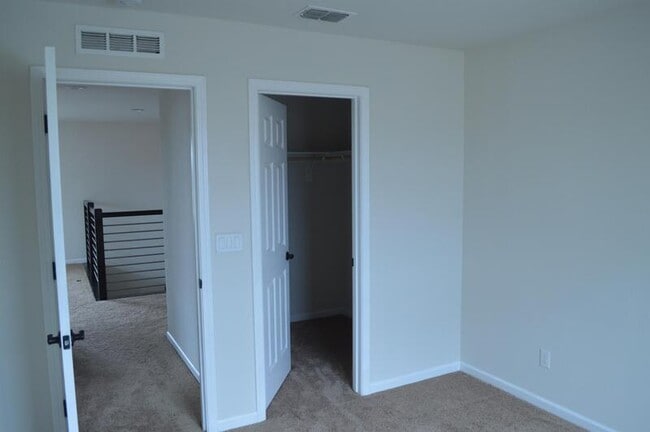 Building Photo - 2019 Grinnell Ct