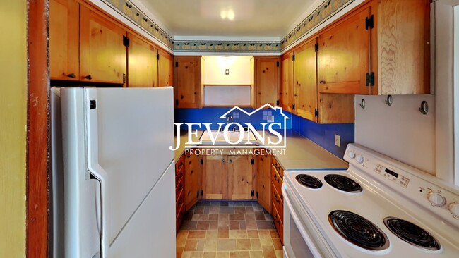 Building Photo - 4105 W Lincoln Ave