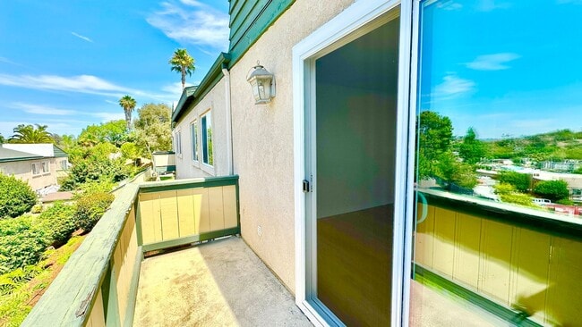 Building Photo - Darling, Upstairs, Corner-End Condo Unit i...