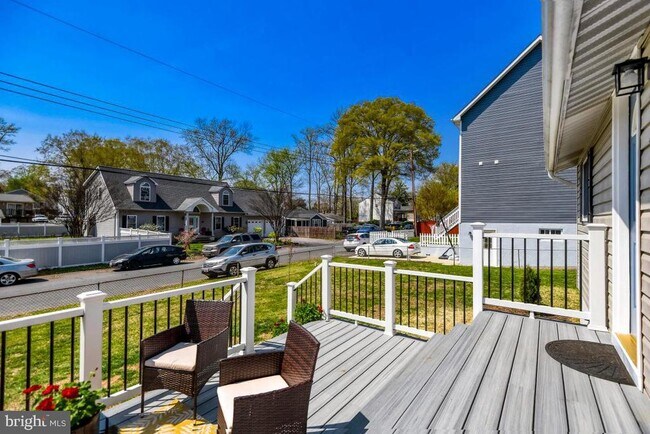 Building Photo - 1715 Tacoma Rd