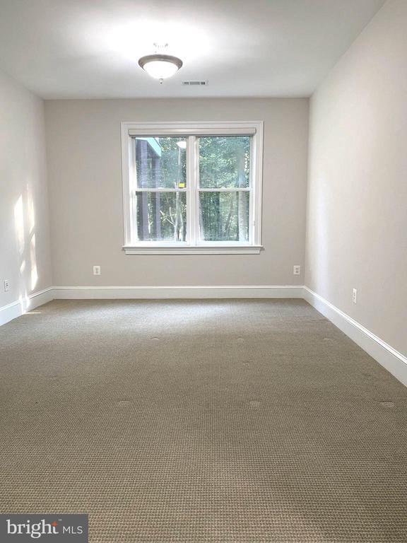 Building Photo - 600 Kentland Dr