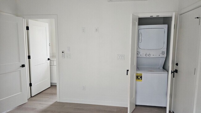 Building Photo - 376 Marna Dr