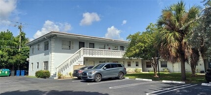 Building Photo - 4140 Woodside Dr