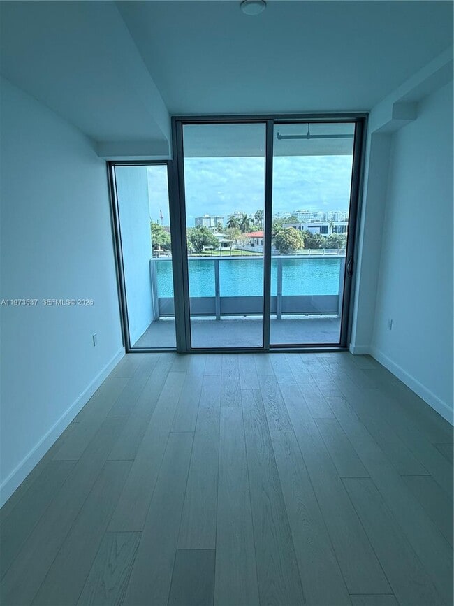 Building Photo - 9201 E Bay Harbor Dr