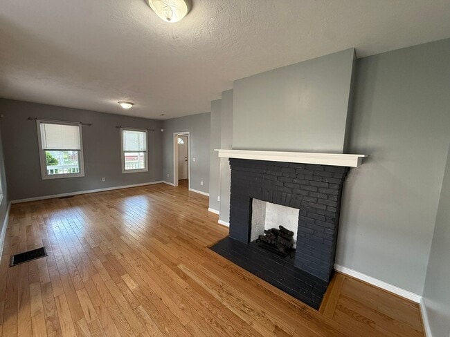 Building Photo - 22 Burr St