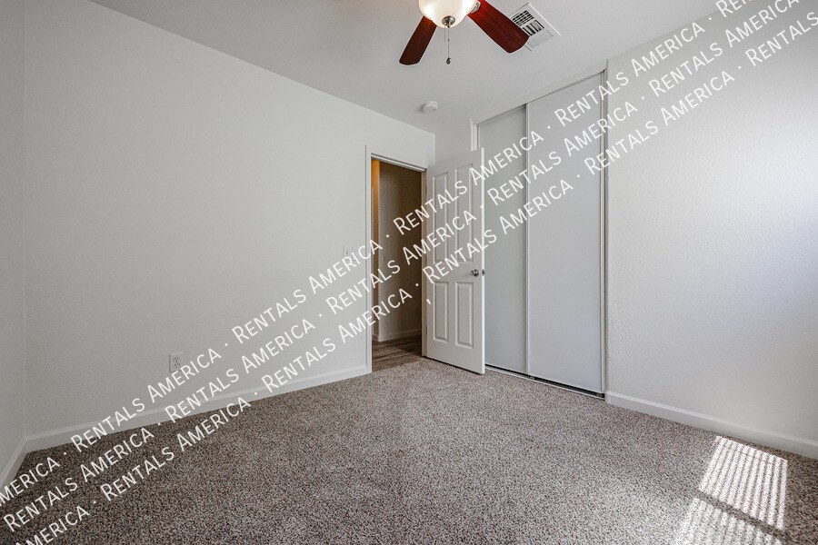 Building Photo - 6671 S Danielson Way