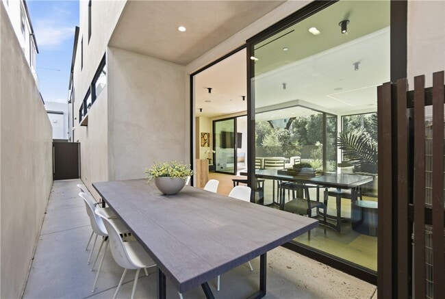 Building Photo - 400 Heliotrope Ave