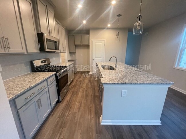 Building Photo - 810 Manitou Cir