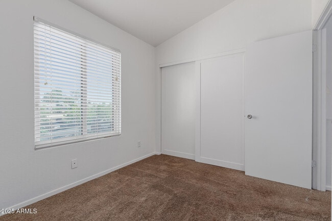 Building Photo - 1600 N Saba St