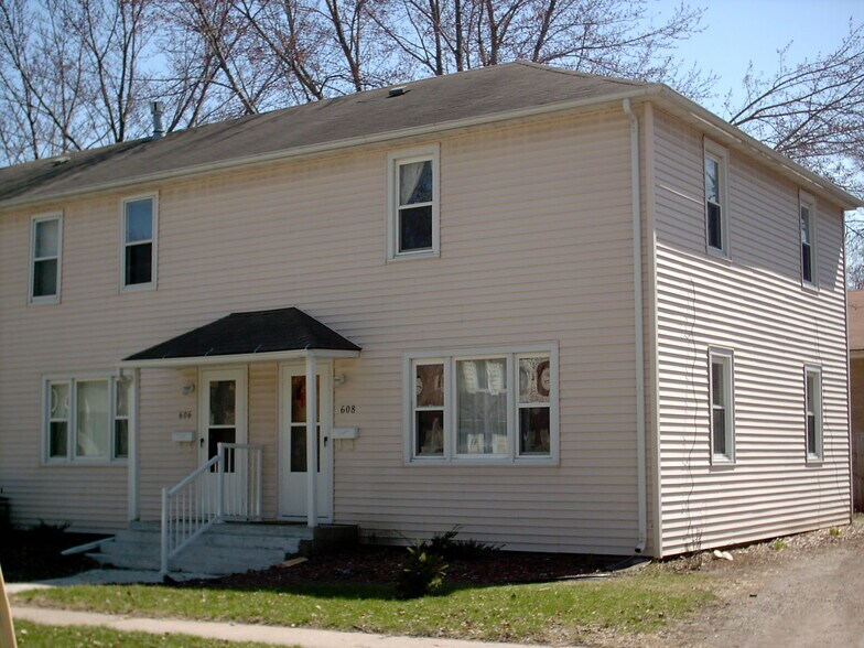 Building Photo - 608 8th St