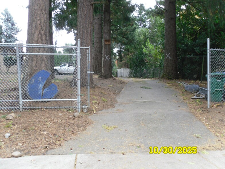 Building Photo - 3919 SE 168th Ave