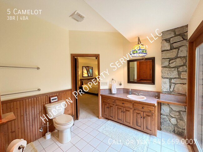 Building Photo - 5 Camelot-