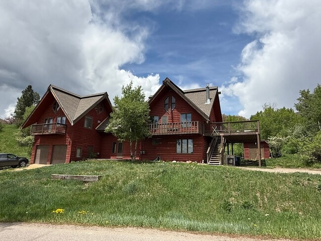 Primary Photo - Live on the Mountain! 3bd/1ba Lower 1/2 Du...