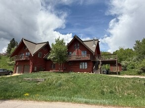 Building Photo - Live on the Mountain! 3bd/2ba Half Duplex