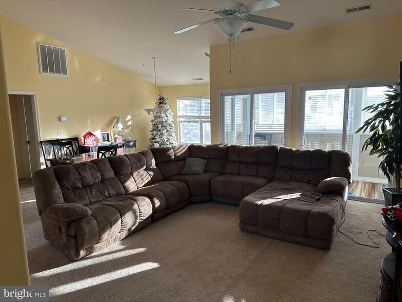 Building Photo - 18879 Forgotten Harbor Ct