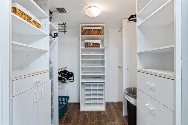 Building Photo - 1 Harbourside Dr