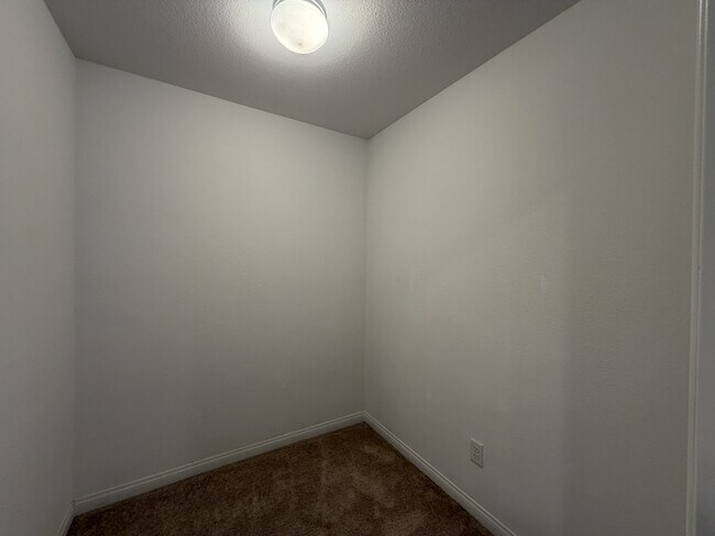 Building Photo - 7869 Tyrell Peaks St