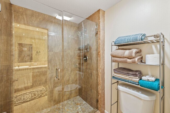 Building Photo - Single Level Condo on the Bay