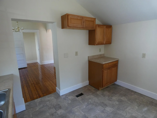 Building Photo - 216 Heaton Ave