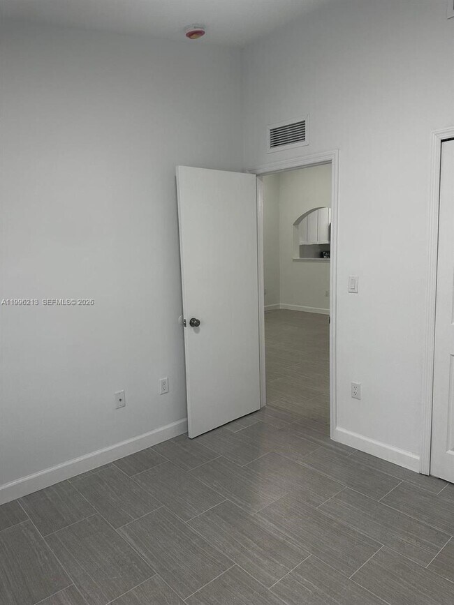 Building Photo - 2930 SE 12th Rd