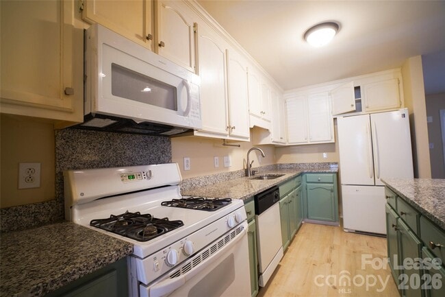 Building Photo - 214 Howe St