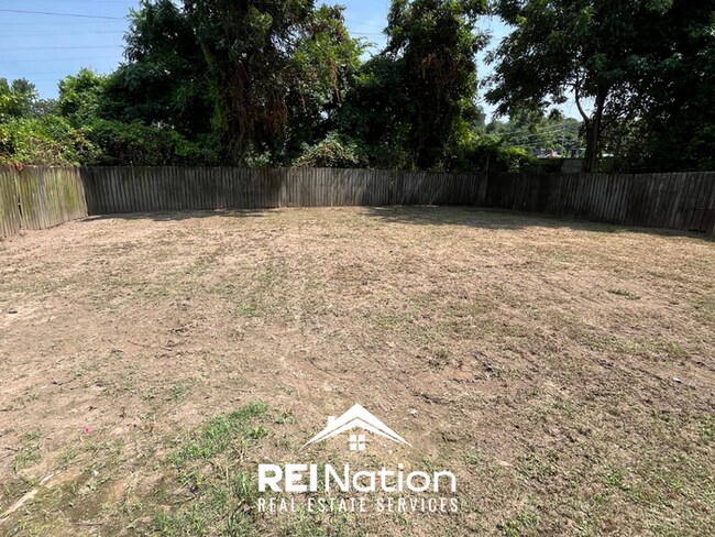 Building Photo - Charming 3BR/1.5BA Memphis Home | Hardwood Floors Throughout & Large Fenced Yard