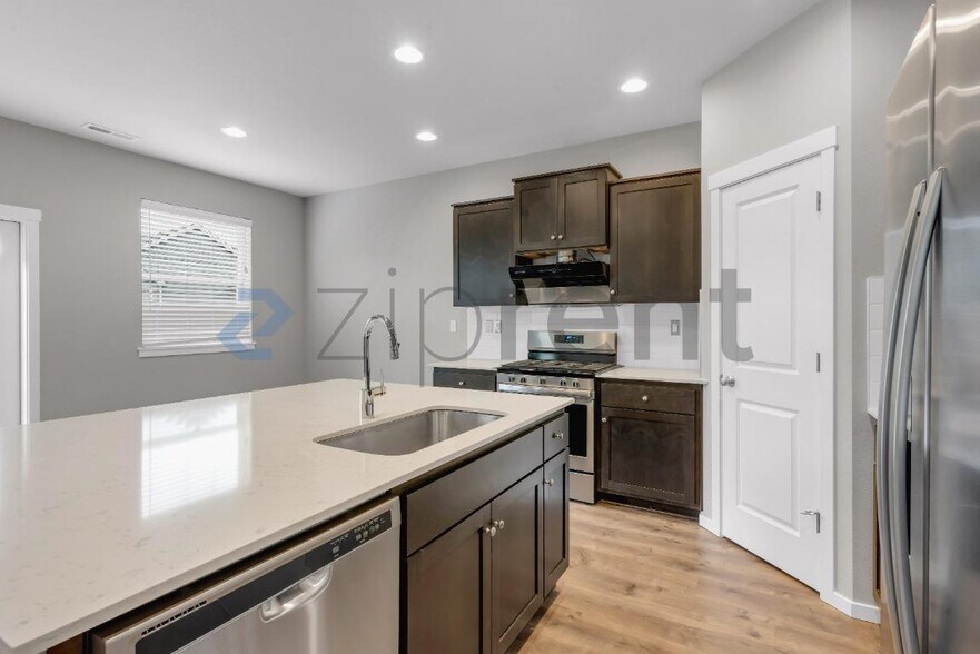 Building Photo - 15723 SW Thrush Ln