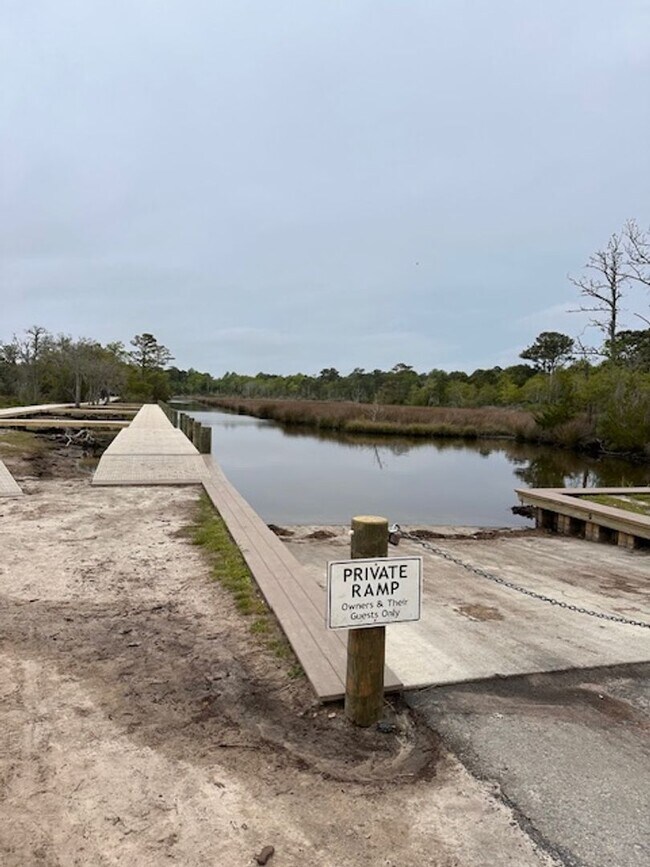Building Photo - 4 Bedroom, 2.5 bath home in Mimosa Bay Com...