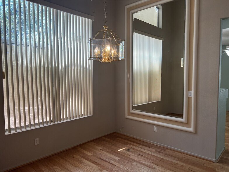 Building Photo - 8327 San Ramon Dr