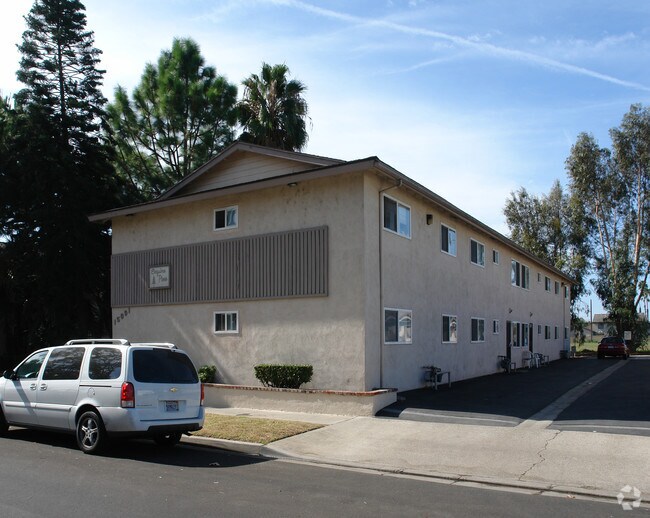 Primary Photo - 15091-15101 Pacific St