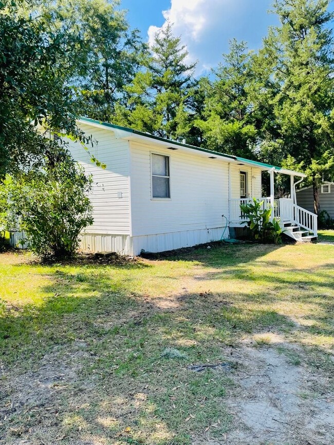 Building Photo - Spooktacular October Deal! Cozy 2BR/1BA fo...