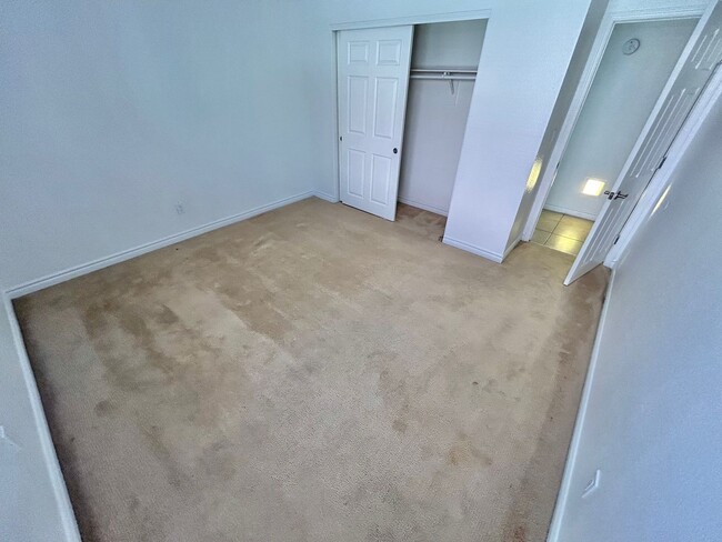 Building Photo - ADORABLE 2 BEDROOM 2 BATHROOM 1ST FLOOR CONDO
