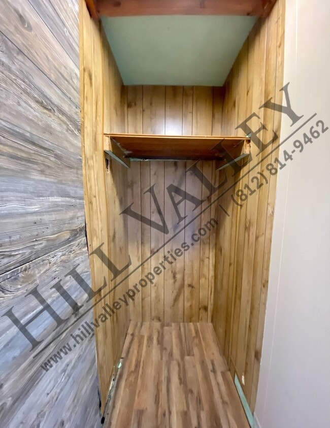 Building Photo - Two Bedroom Home in East Side Location