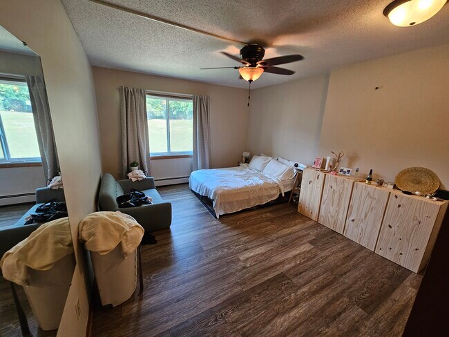 Building Photo - 1923 Viking Dr NW