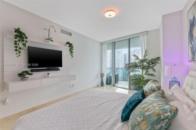 Building Photo - 350 S Miami Ave