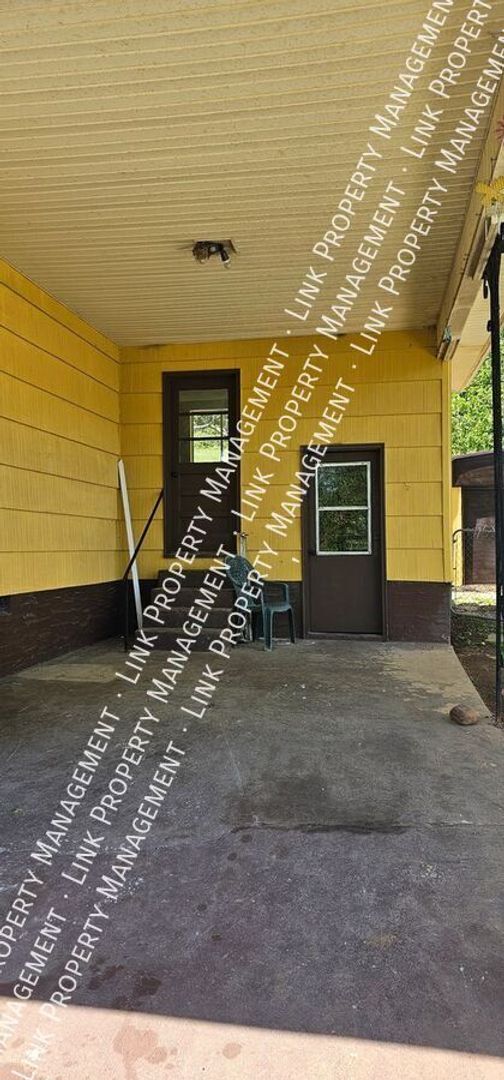 Building Photo - Fresh Painted 3 BR 1.5 BA in Red Bank for ...