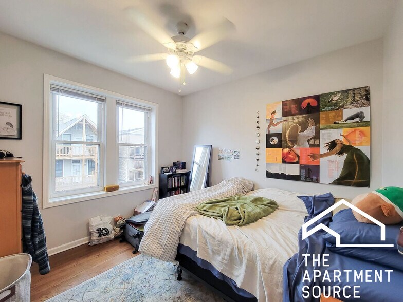 Building Photo - 3700 N Sheffield Ave